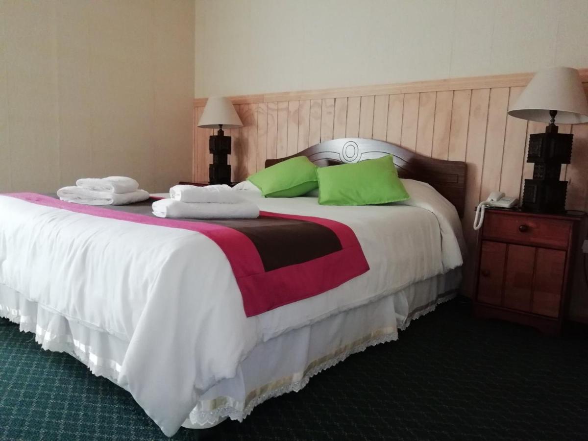 Hostal Los Pinos Puerto Natales Extérieur photo