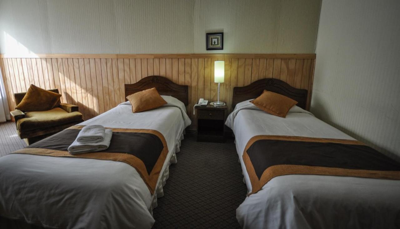 Hostal Los Pinos Puerto Natales Extérieur photo
