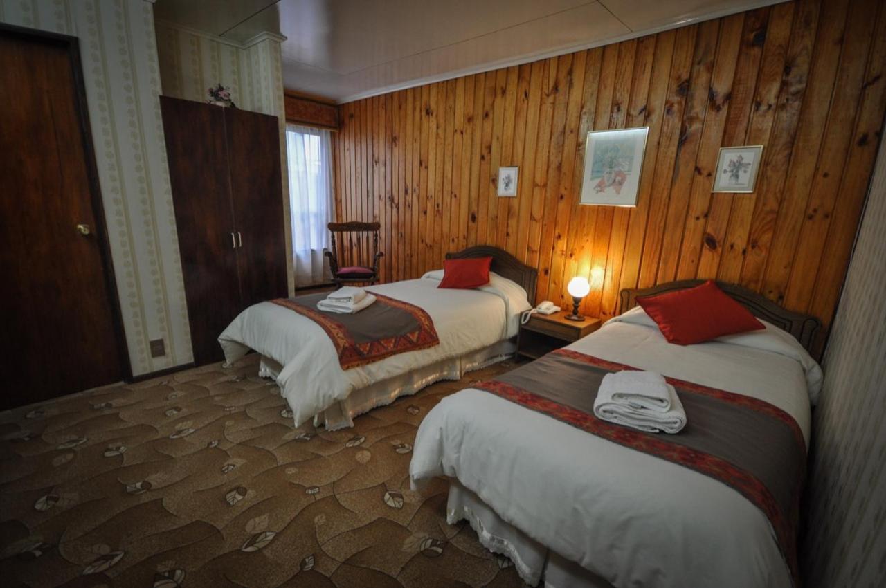 Hostal Los Pinos Puerto Natales Extérieur photo