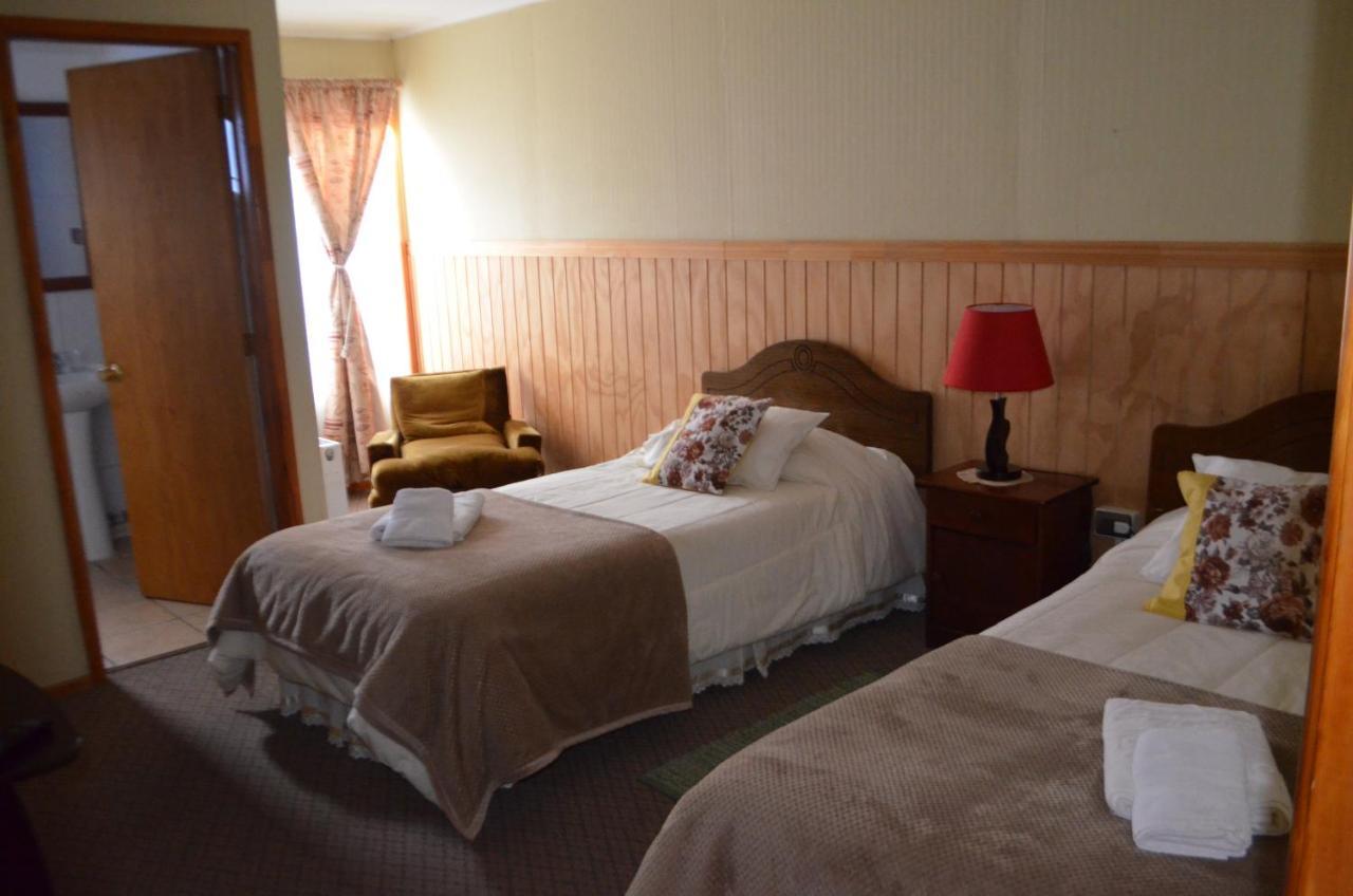Hostal Los Pinos Puerto Natales Extérieur photo