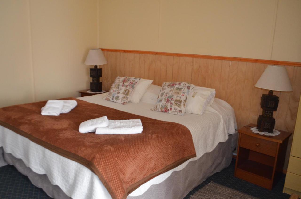 Hostal Los Pinos Puerto Natales Extérieur photo