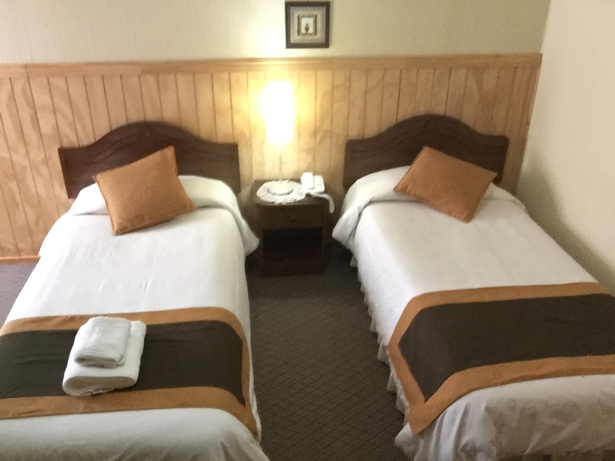 Hostal Los Pinos Puerto Natales Extérieur photo