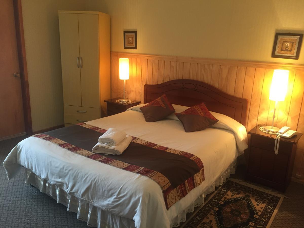 Hostal Los Pinos Puerto Natales Extérieur photo