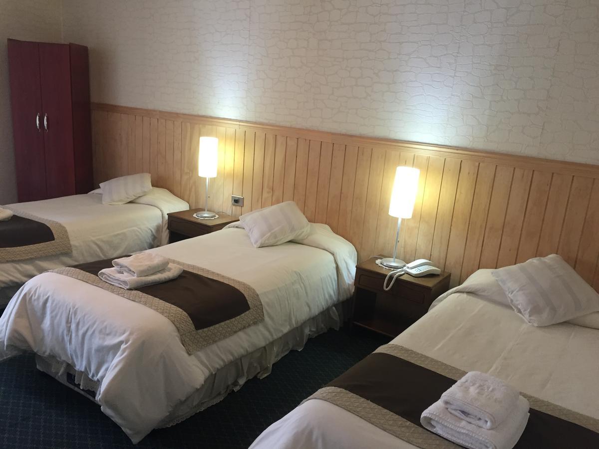 Hostal Los Pinos Puerto Natales Extérieur photo