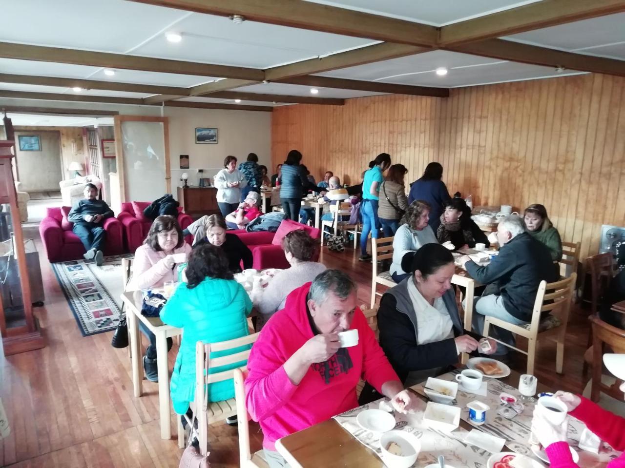 Hostal Los Pinos Puerto Natales Extérieur photo